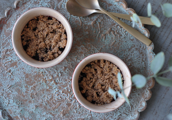 Morgenmads crumble med blåbær