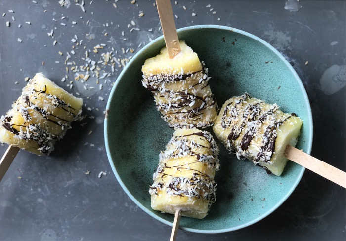 ananasis med chokolade og ristet kokos