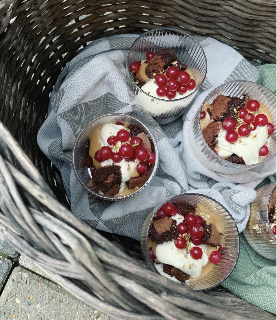 Caius Seraph Sammentræf Brownietrifli med saltkaramel – Cute Carbs